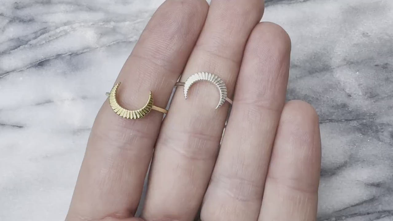 Crescent Moon Ring in Gold / Silver