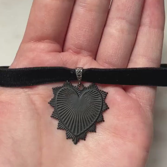 Black Heart Stretch Velvet Choker