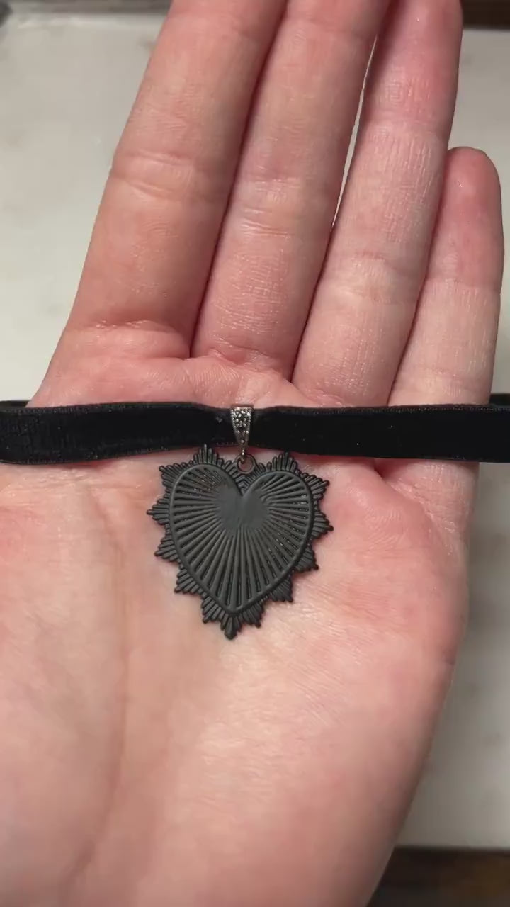 Black Heart Stretch Velvet Choker