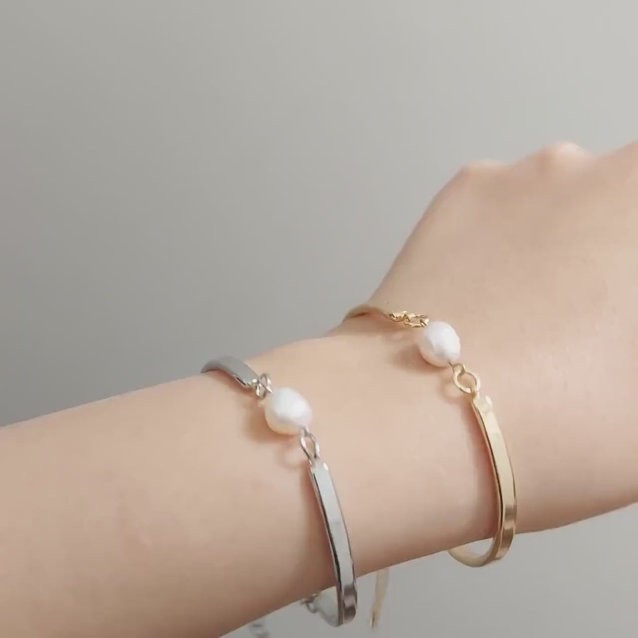 Minimal Gold/Silver Pearl bracelet / Gifts for Her
