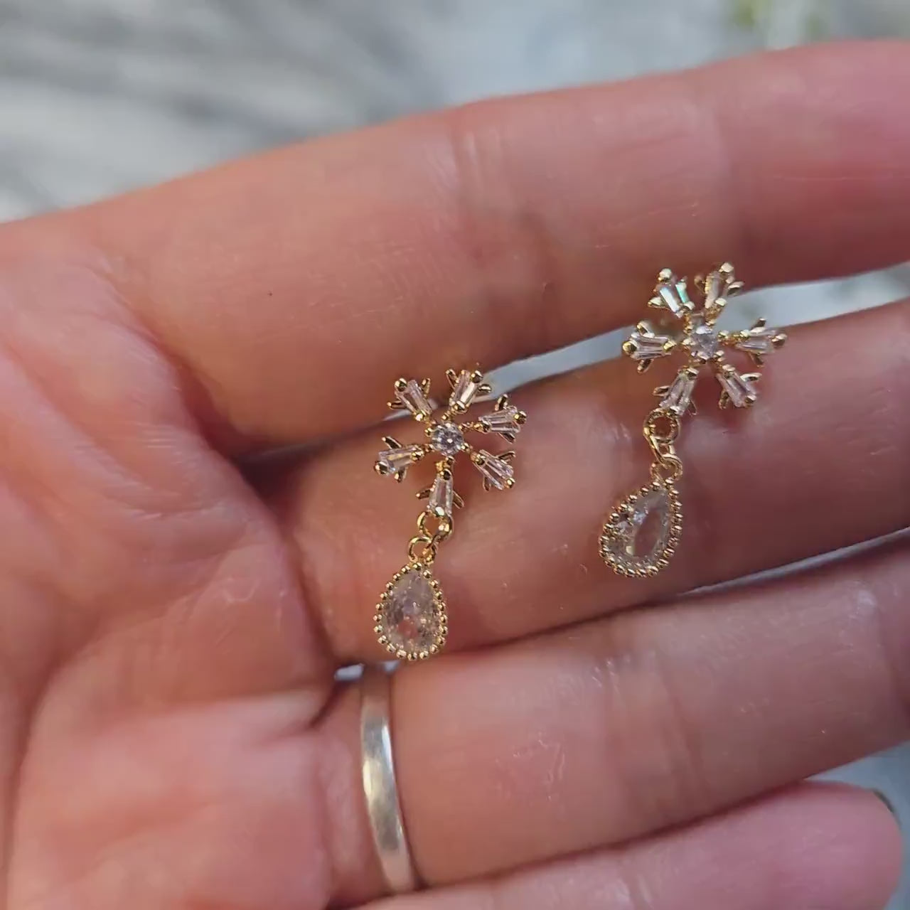 EIRA Snowflake with Teardrop Stud Earrings